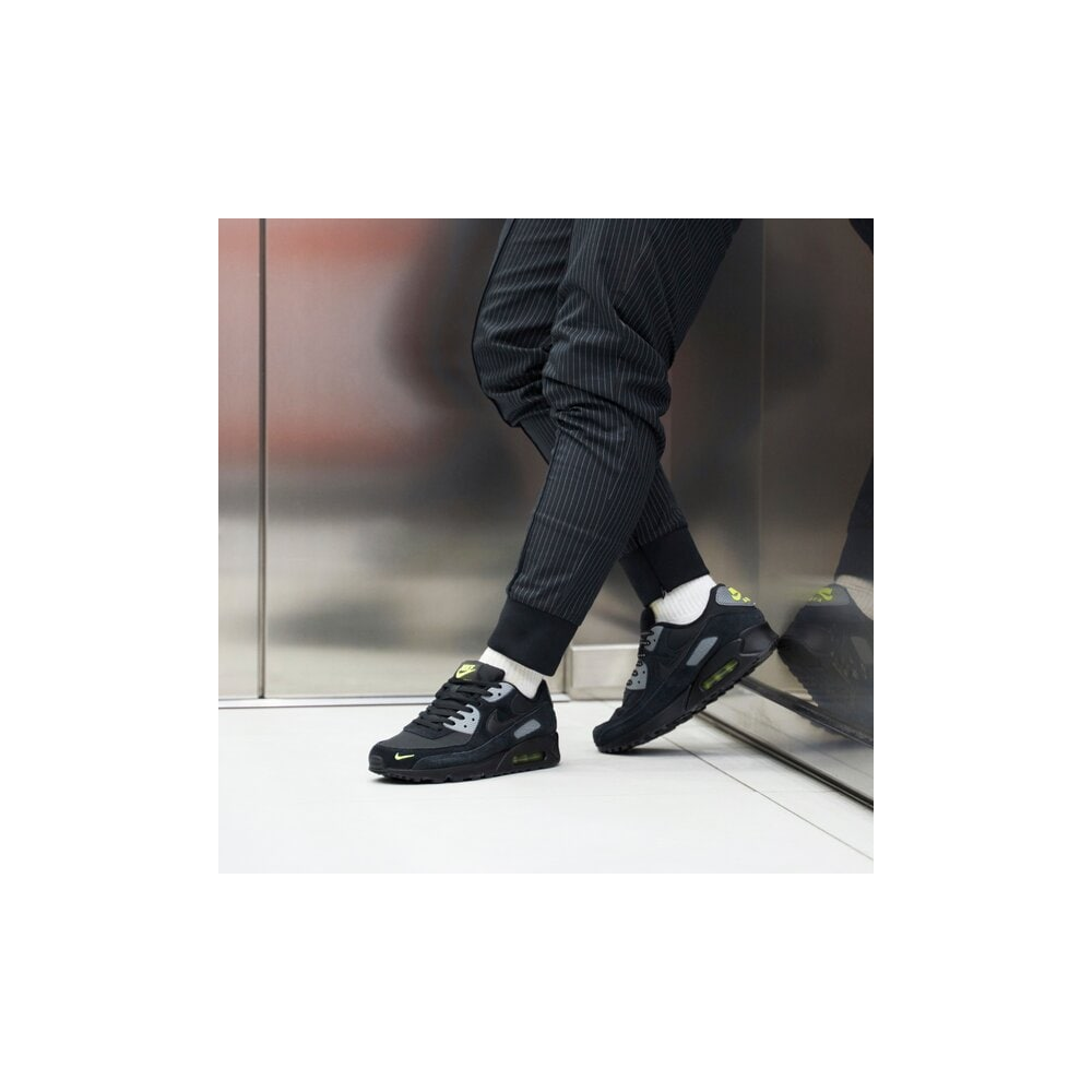 Nike Air Max 90 FQ2377-001 / schwarz