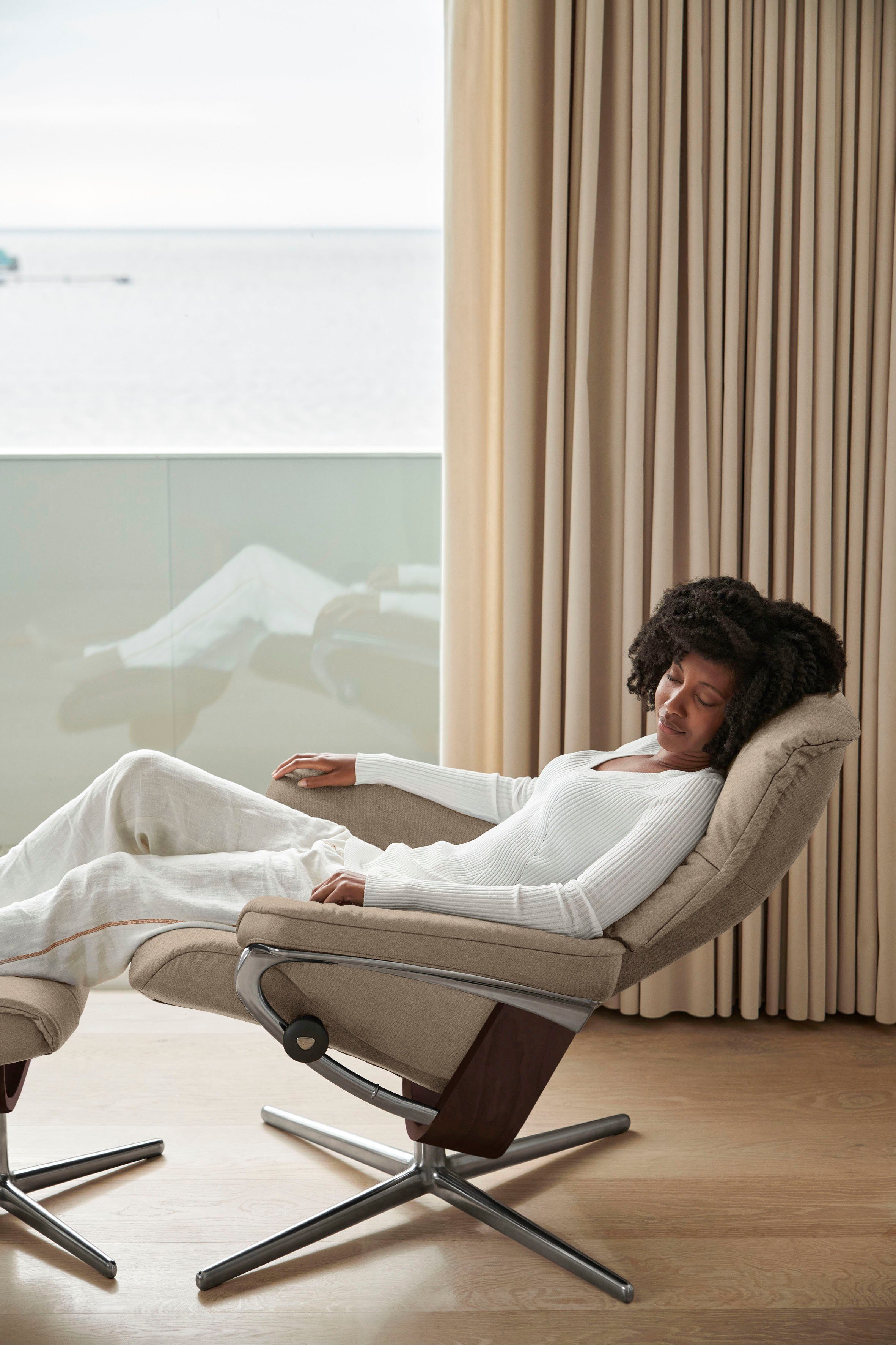 Stressless® Relaxsessel Mayfair (Set, Relaxsessel mit Hocker), mit Hocker, mit Cross Base, Größe S, M & L, Holzakzent Braun