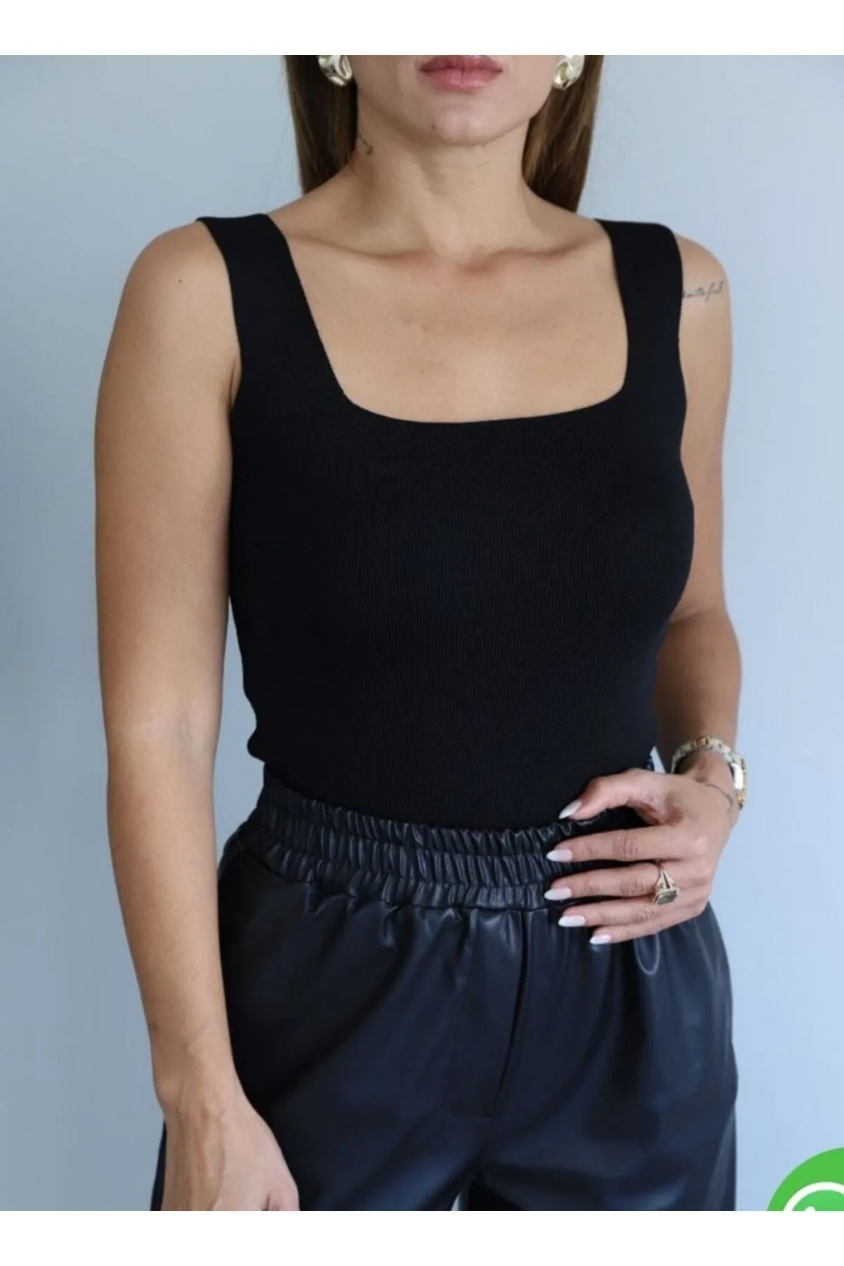 Qu Style  Damen-Sportbluse aus Strick mit quadratischem Kragen in Schwarz