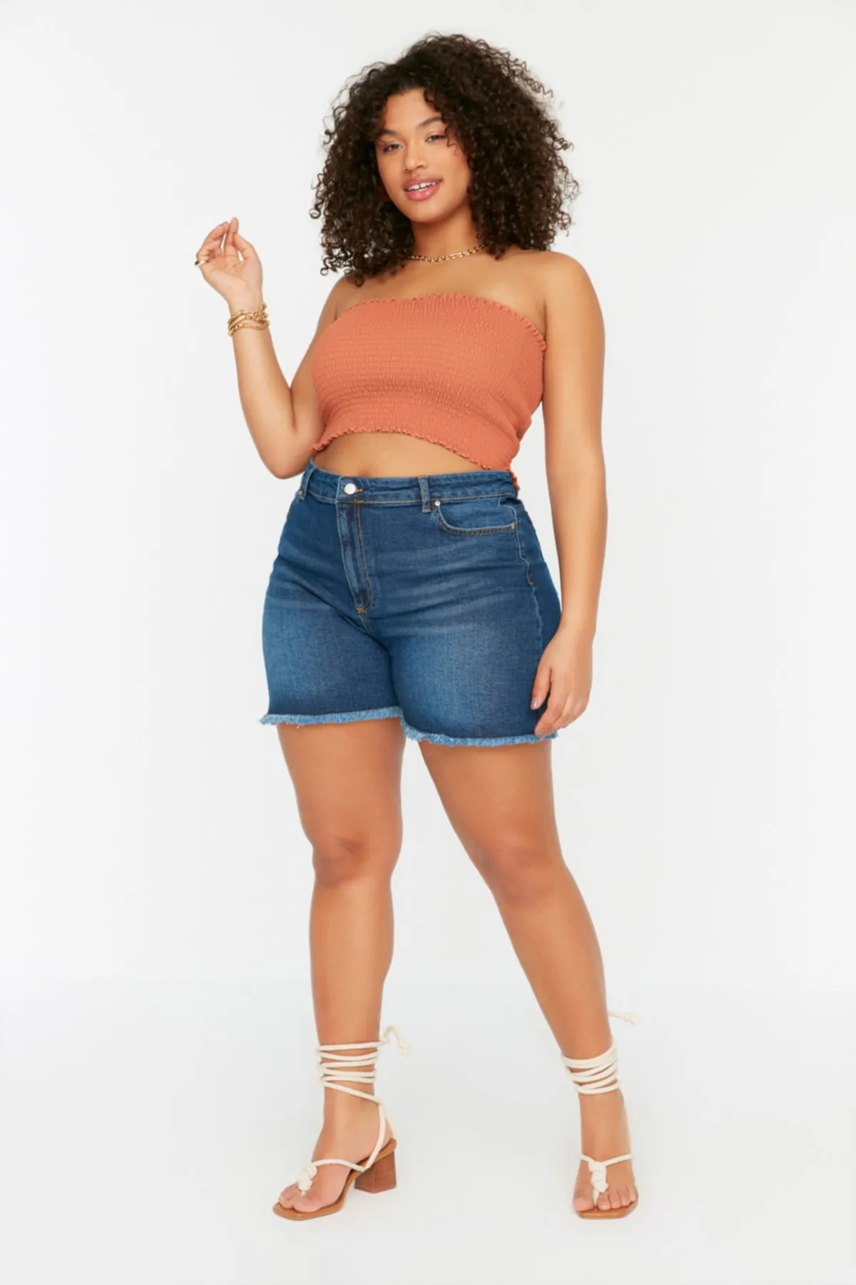 Trendyol Curve  Blaue, dehnbare Skinny-Jeansshorts mit hoher Taille und Bermuda TBBSS22AP0007