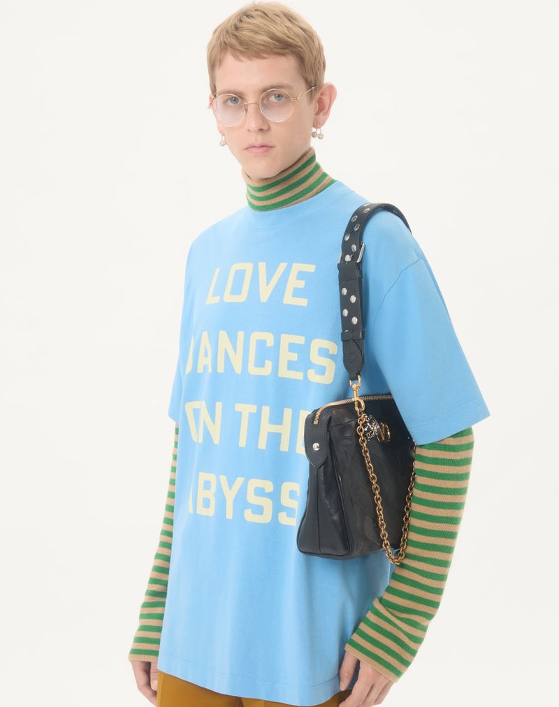 Valentino katoenen T-shirt met print 'Love Dances On The Abyss' en 'Made In Valentino'.