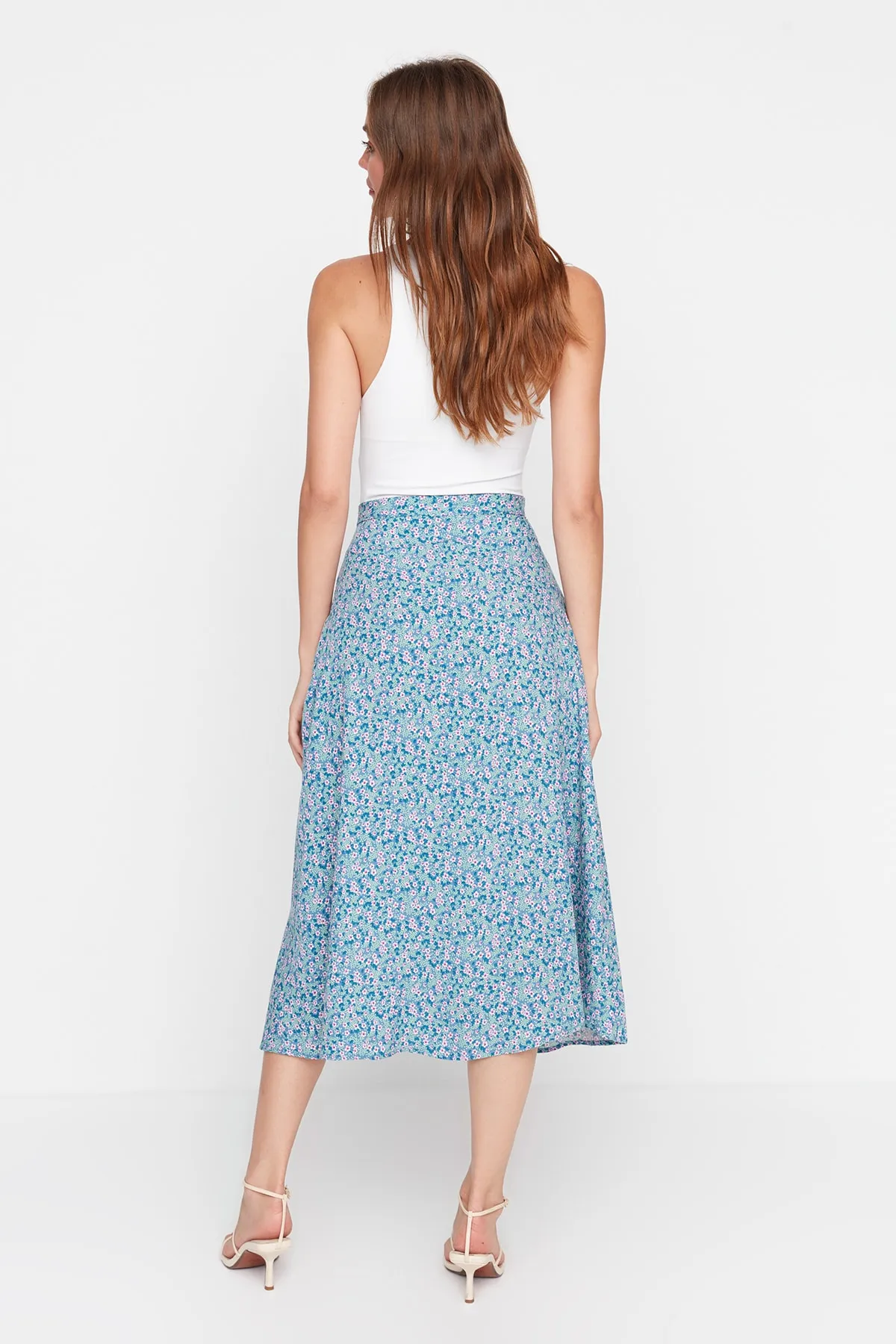 Trendyol Collection  Blauer, gewebter Midi-Rock aus Viskosestoff mit detailliertem Blumenmuster und Schlitz TWOSS20ET0230