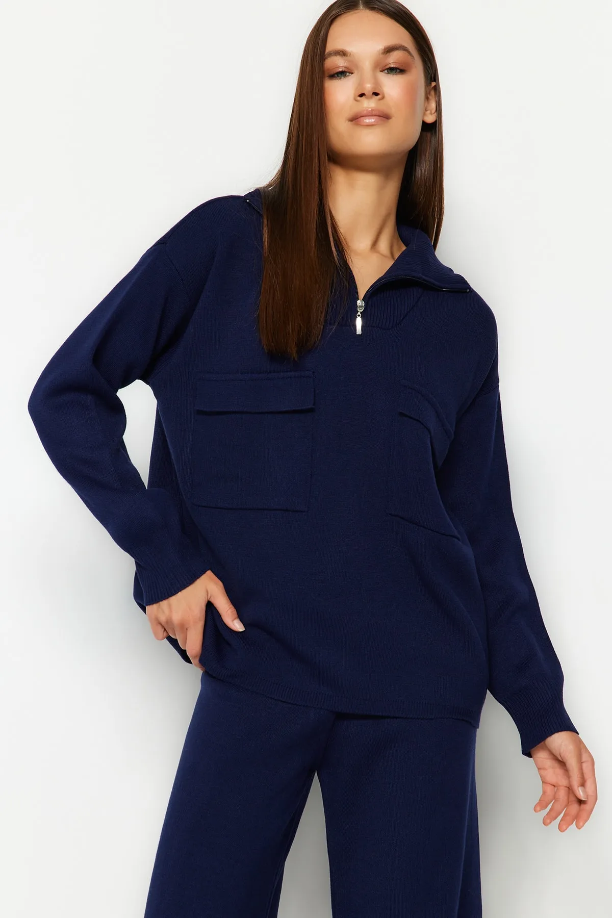 Trendyol Collection  Marineblaues Strickoberteil und -unterteil im weiten Schnitt TWOAW24AU00010