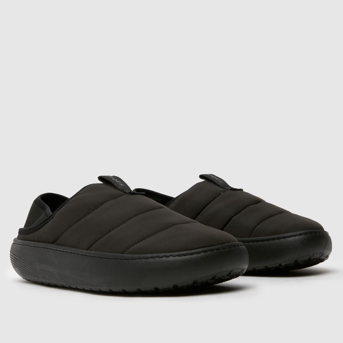 Crocs puff moc szandál fekete színben