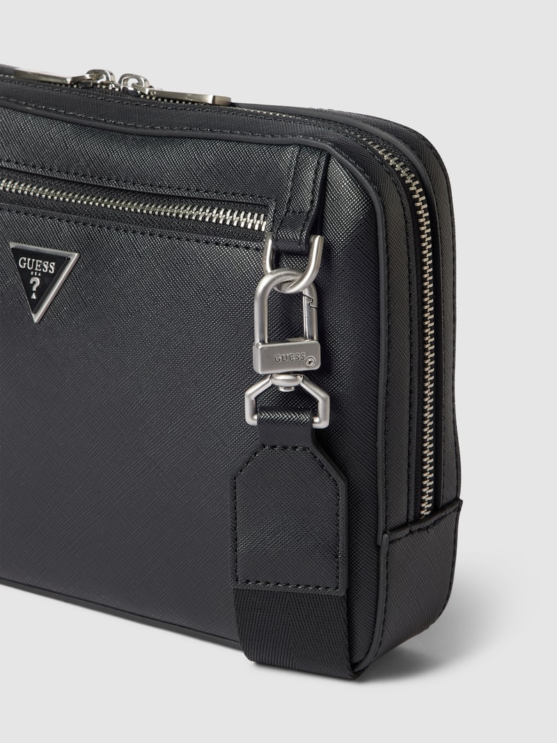 Umhängetasche mit Label-Applikation in schwarz