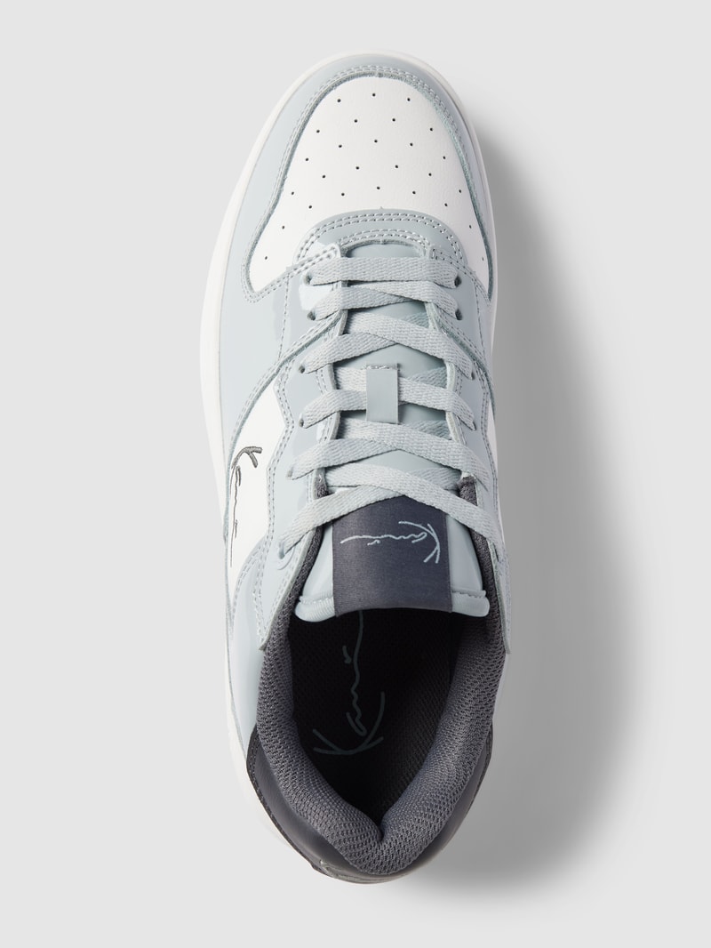 Sneaker aus Leder-Mix mit Label-Stitching in hellgrau