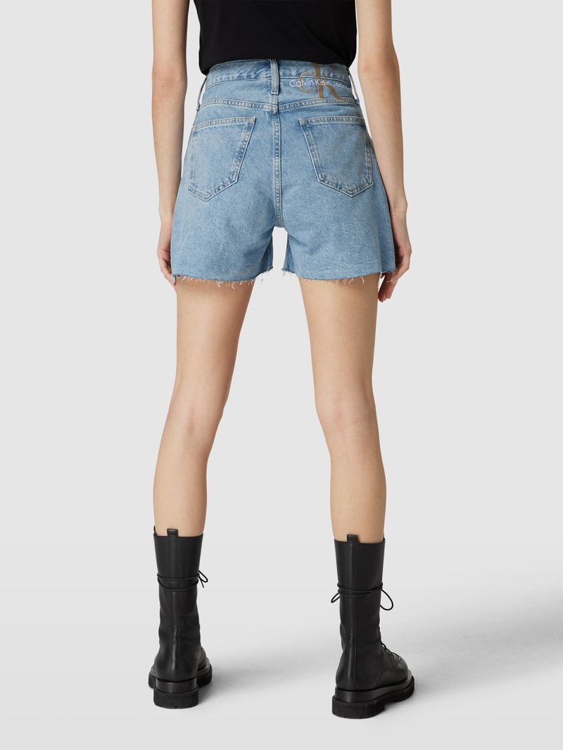 Mom Fit Jeansshorts mit Label-Stitching in hellblau