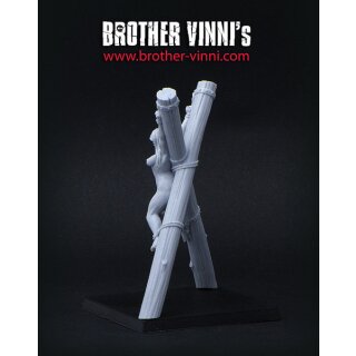 Women at saltire cross (28 mm)