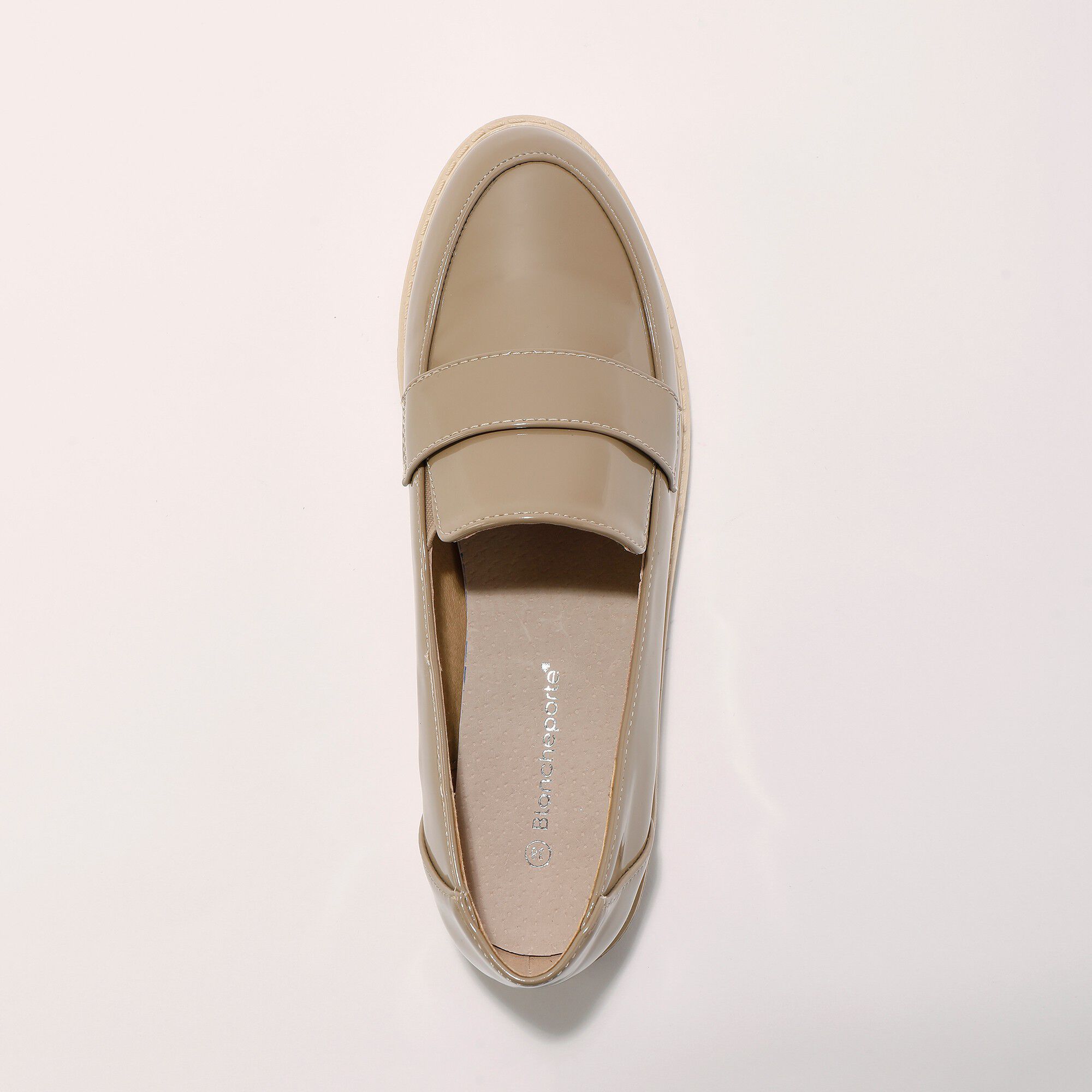 Mocassins vernis à semelle crantée