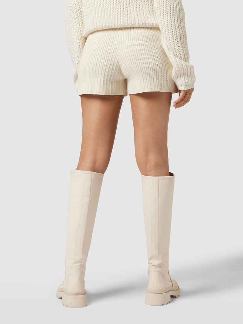 Shorts in Strick-Optik in offwhite