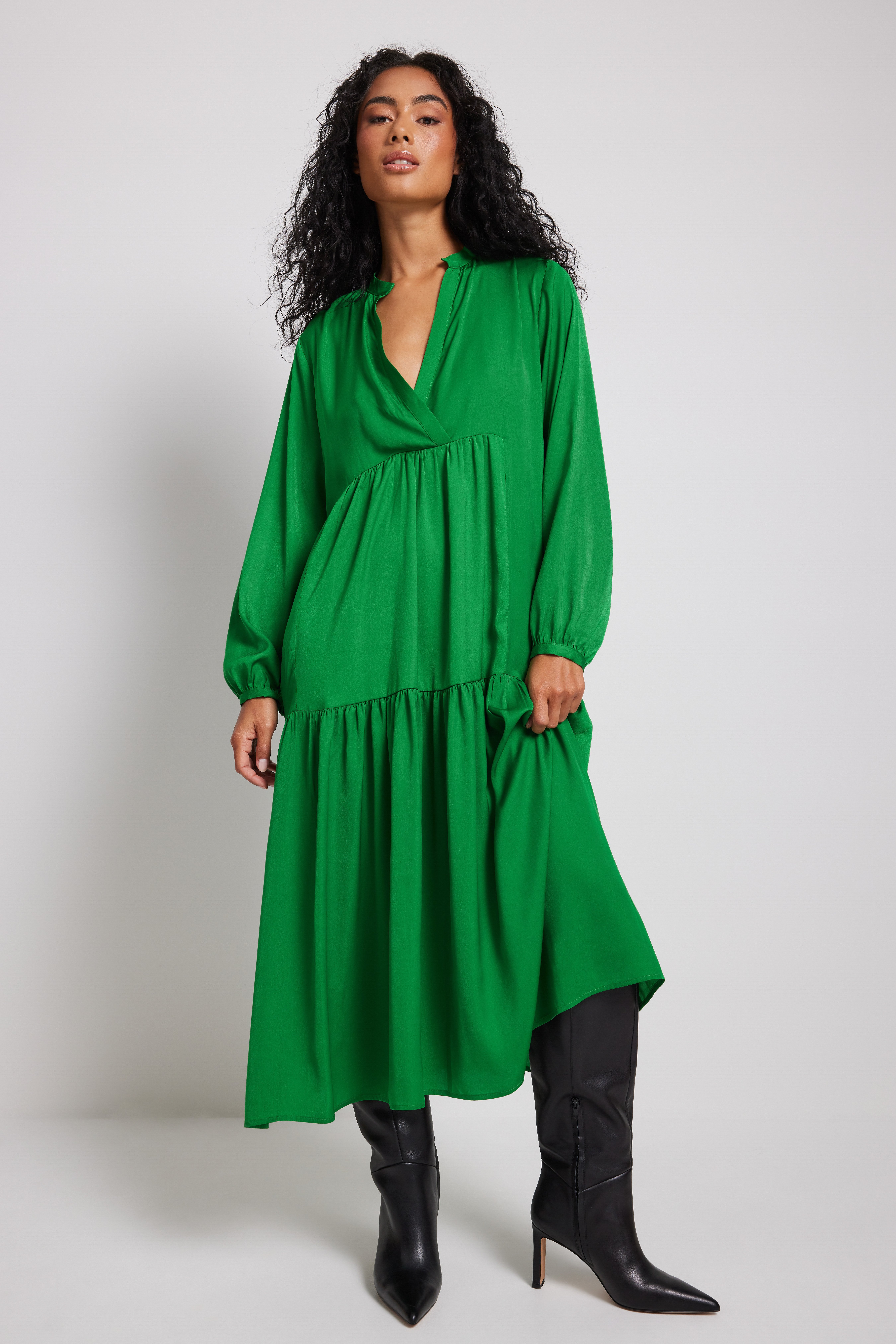 Fließendes Midikleid
