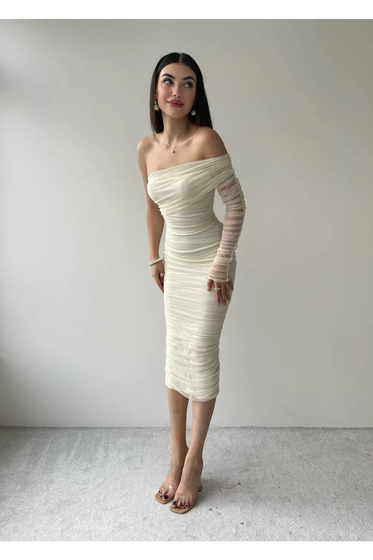 SONREİR  Midi-Tüllkleid mit einem Ärmel