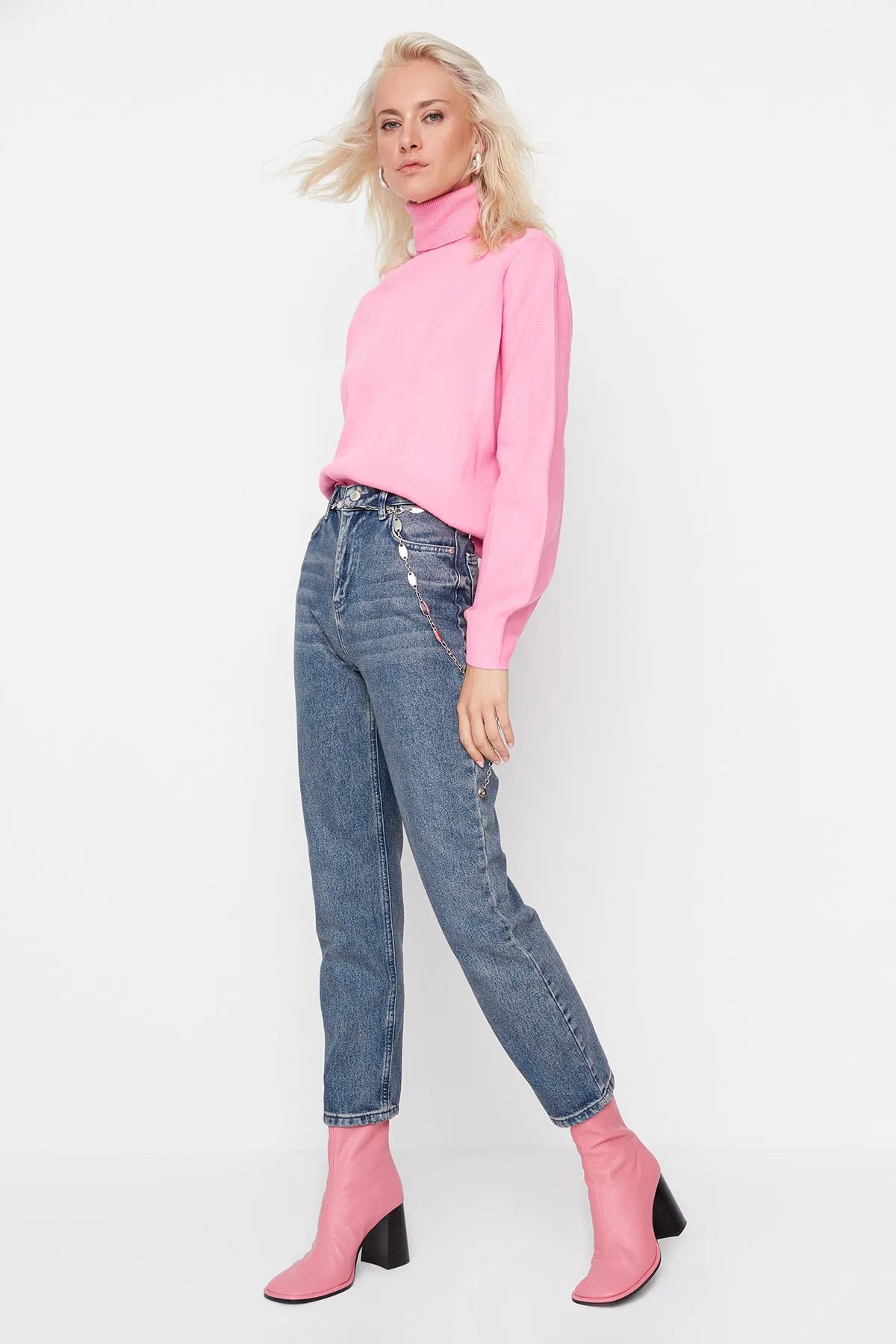 Trendyol Collection  Blaue gerade Jeans mit hoher Taille TWOSS20JE0166