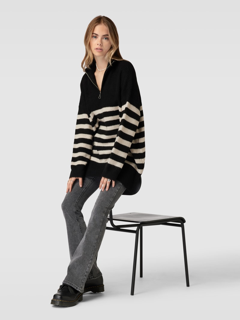 Strickpullover mit Stehkragen und Reißverschluss Modell 'ALFRIDA' in schwarz