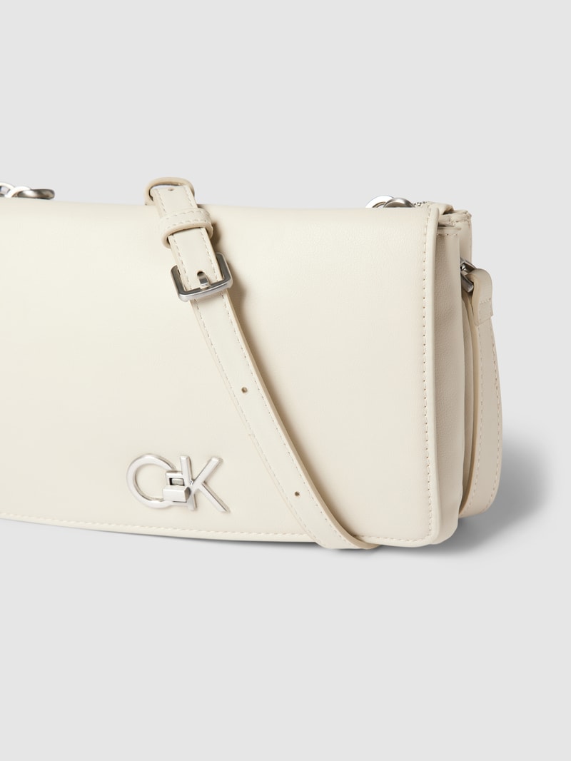 Handtasche mit Label-Detail in offwhite