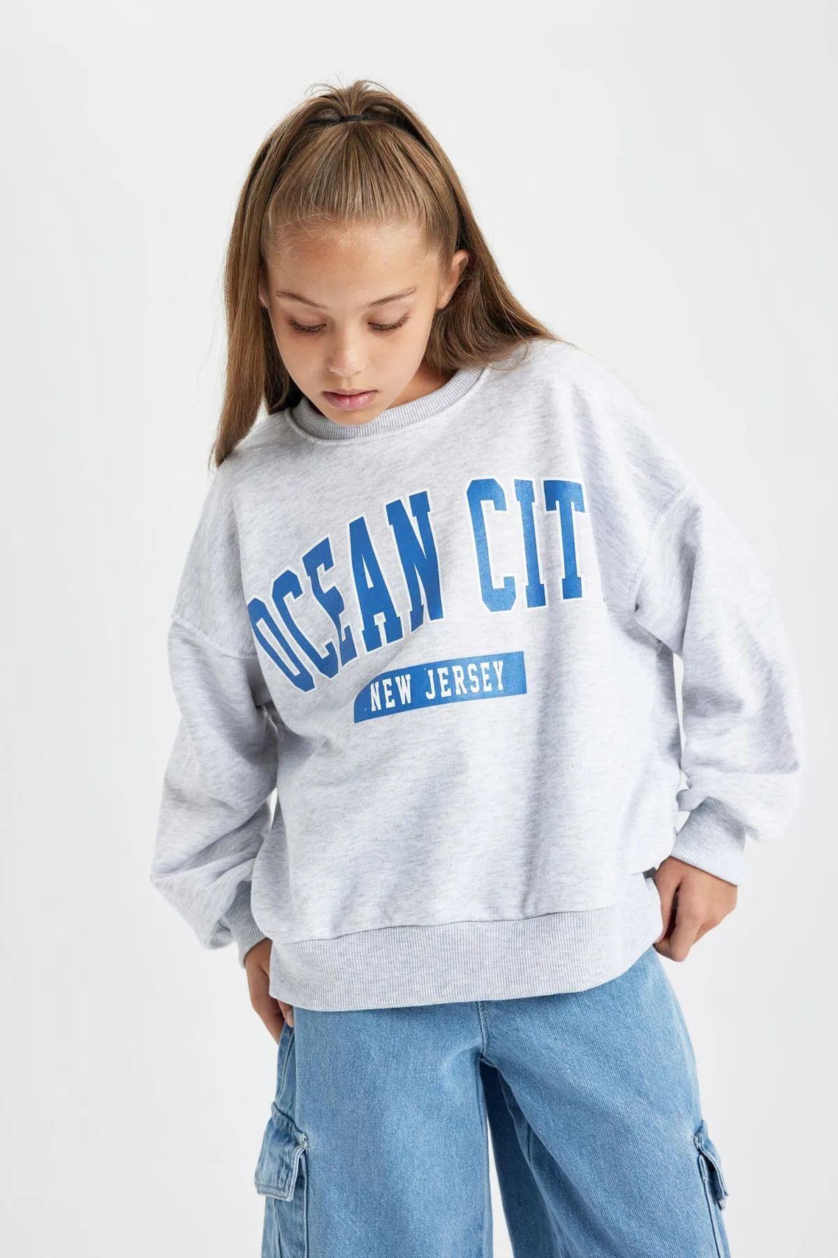 DeFacto  Mädchen-Sweatshirt mit Rundhalsausschnitt in Oversize-Passform B0954a823au
