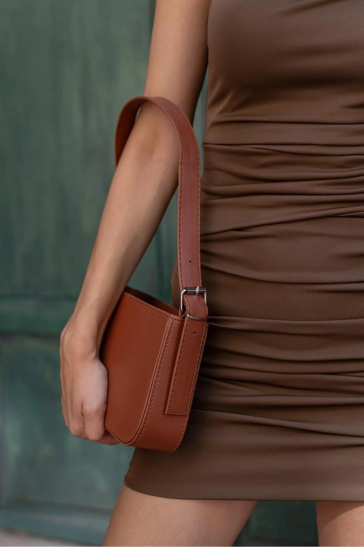 Madamra  Hellbraune Baguette-Tasche für Damen mit Gürtelriemen