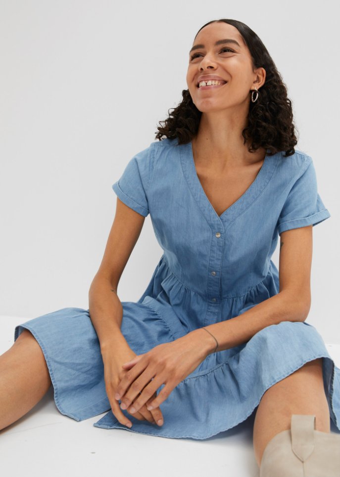 Kurzes Jeanskleid mit Knopfleiste