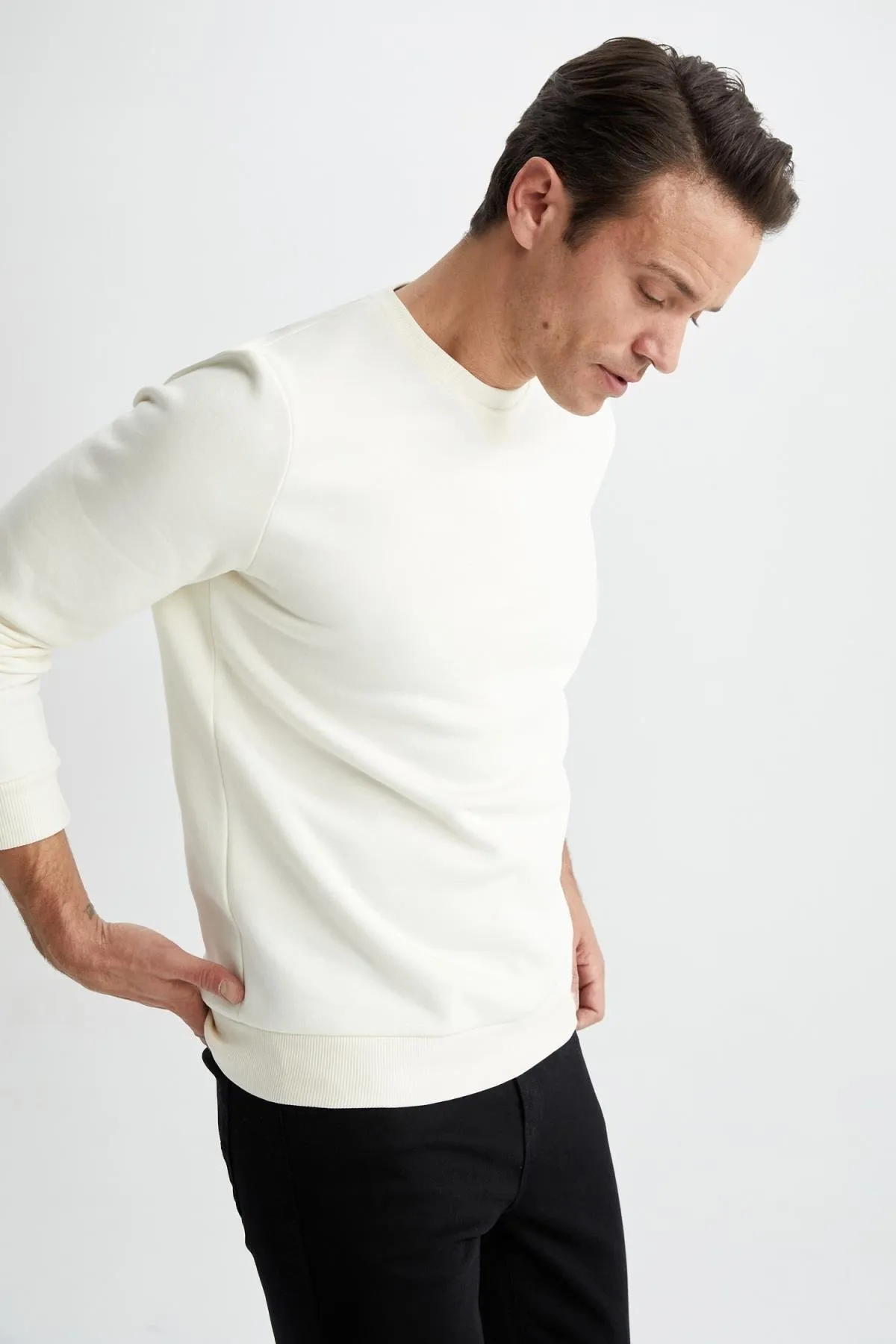 DeFacto  Basic-Sweatshirt aus Baumwolle mit normaler Passform und Rundhalsausschnitt