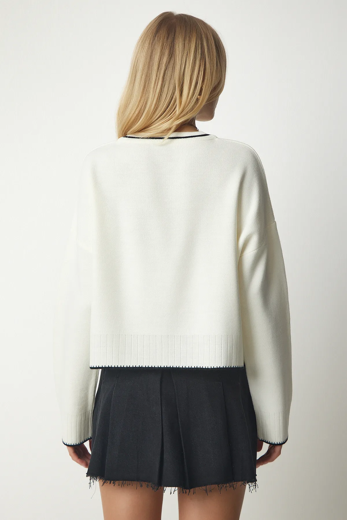Happiness İstanbul  Ecrufarbener Basic-Strickpullover für Damen PF00010