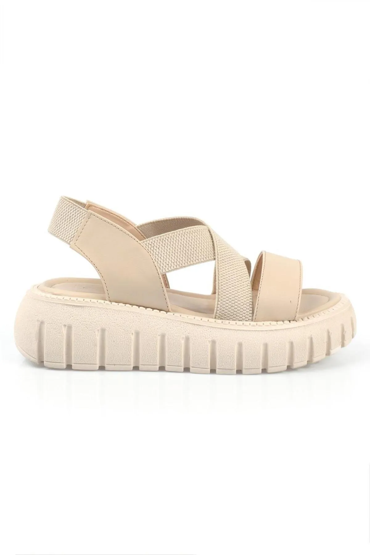 Capone Outfitters  Capone Damen-Sandalen mit rundem Zehenbereich, überkreuztem Gummiband, Trak-Sohle, Keilabsatz und Beige