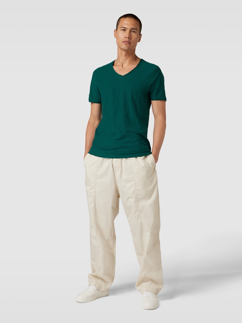 Regular Fit T-Shirt aus Baumwolle mit V-Ausschnitt in dunkelgrün