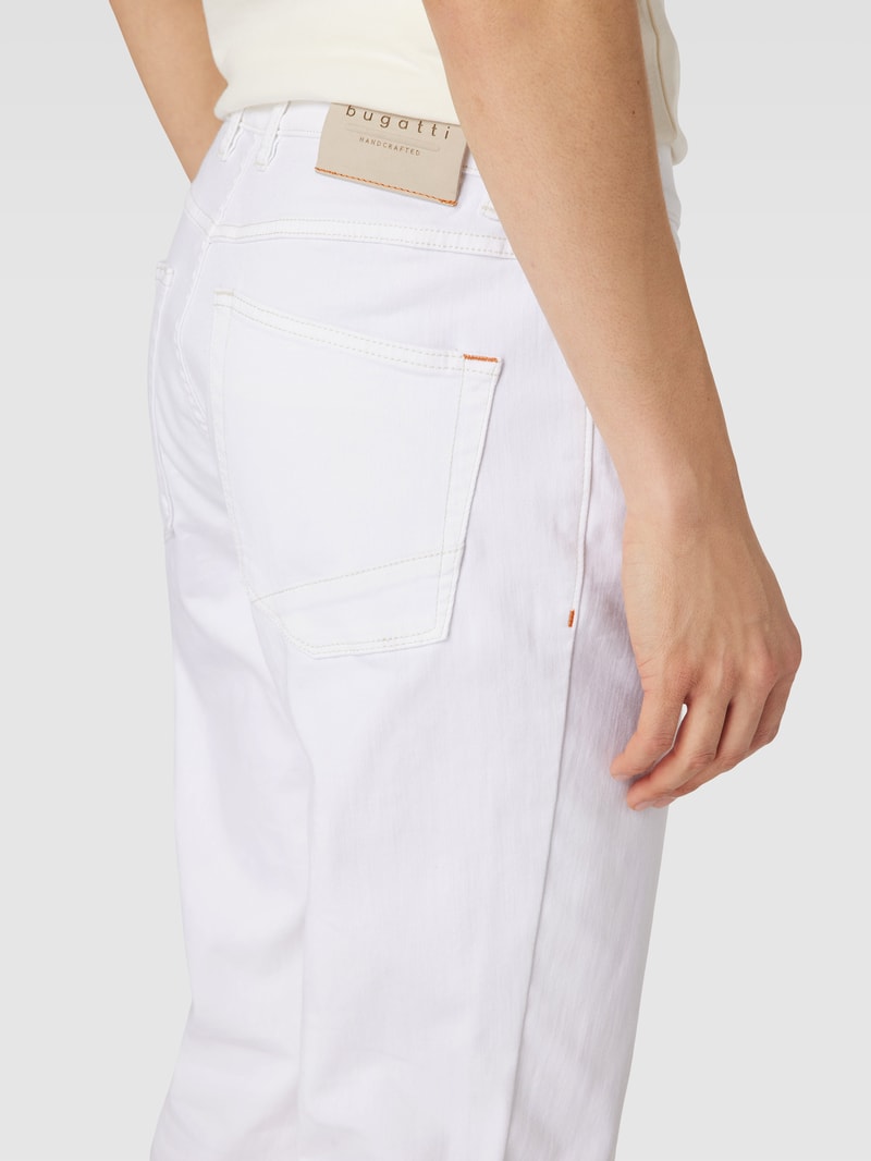 Jeans mit Label-Detail in weiß