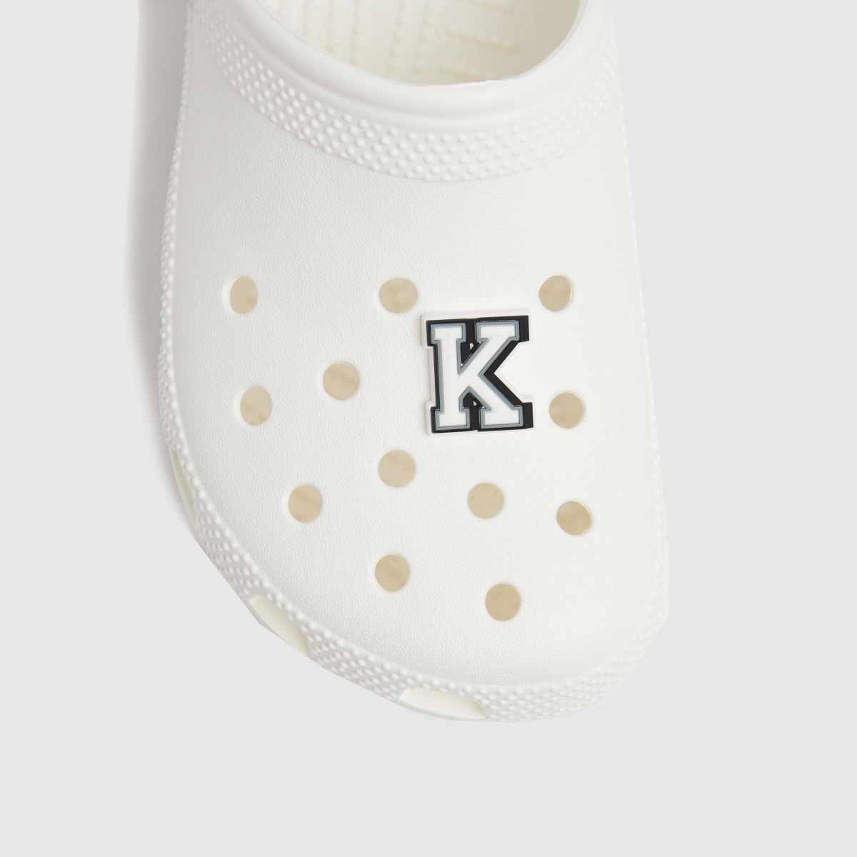 Crocs vit & svart jibbitz bokstaven k