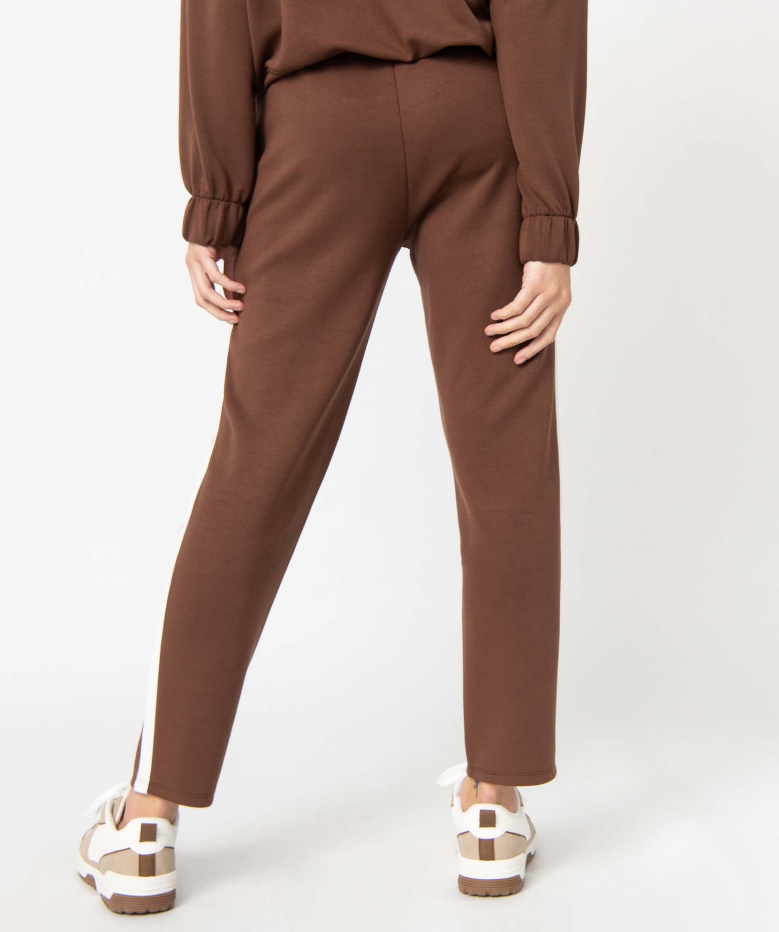 Pantalon de jogging femme avec bandes contrastantes sur les ... marron | GEMO