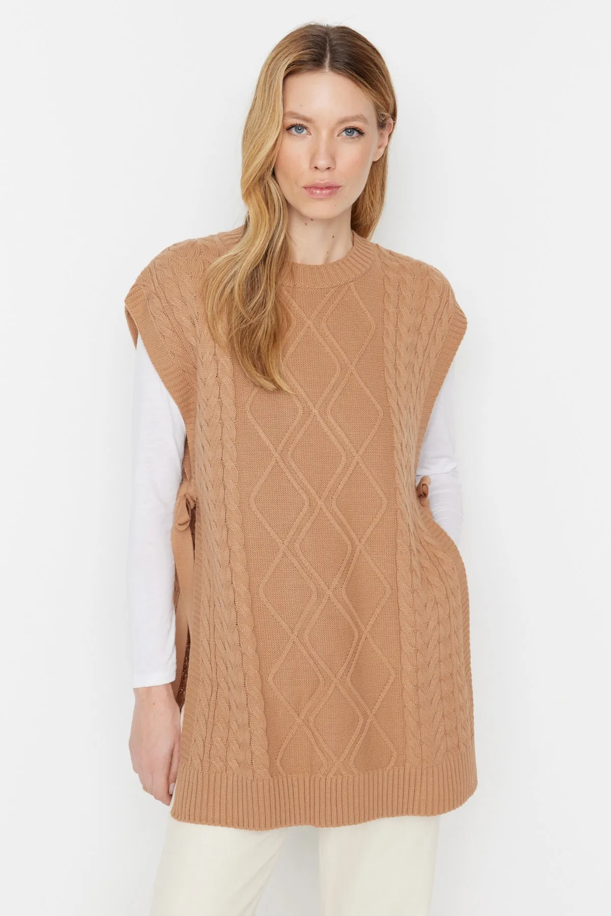 Trendyol Modest  Nerzfarbener, geflochtener Strickpullover mit Taillenband TCTAW22UV0018
