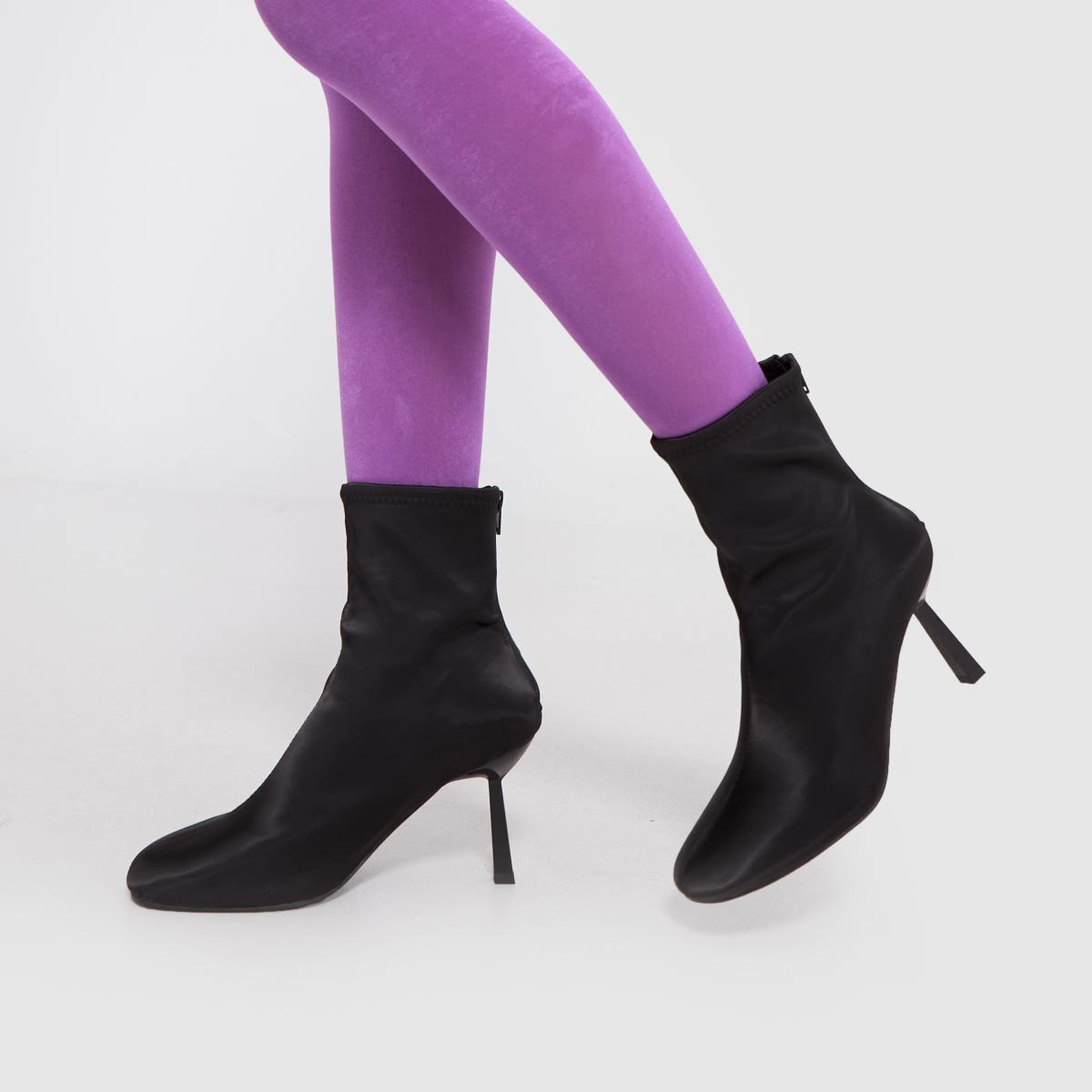 Schuh – Beatrix – Svarta sockstövlar i satin