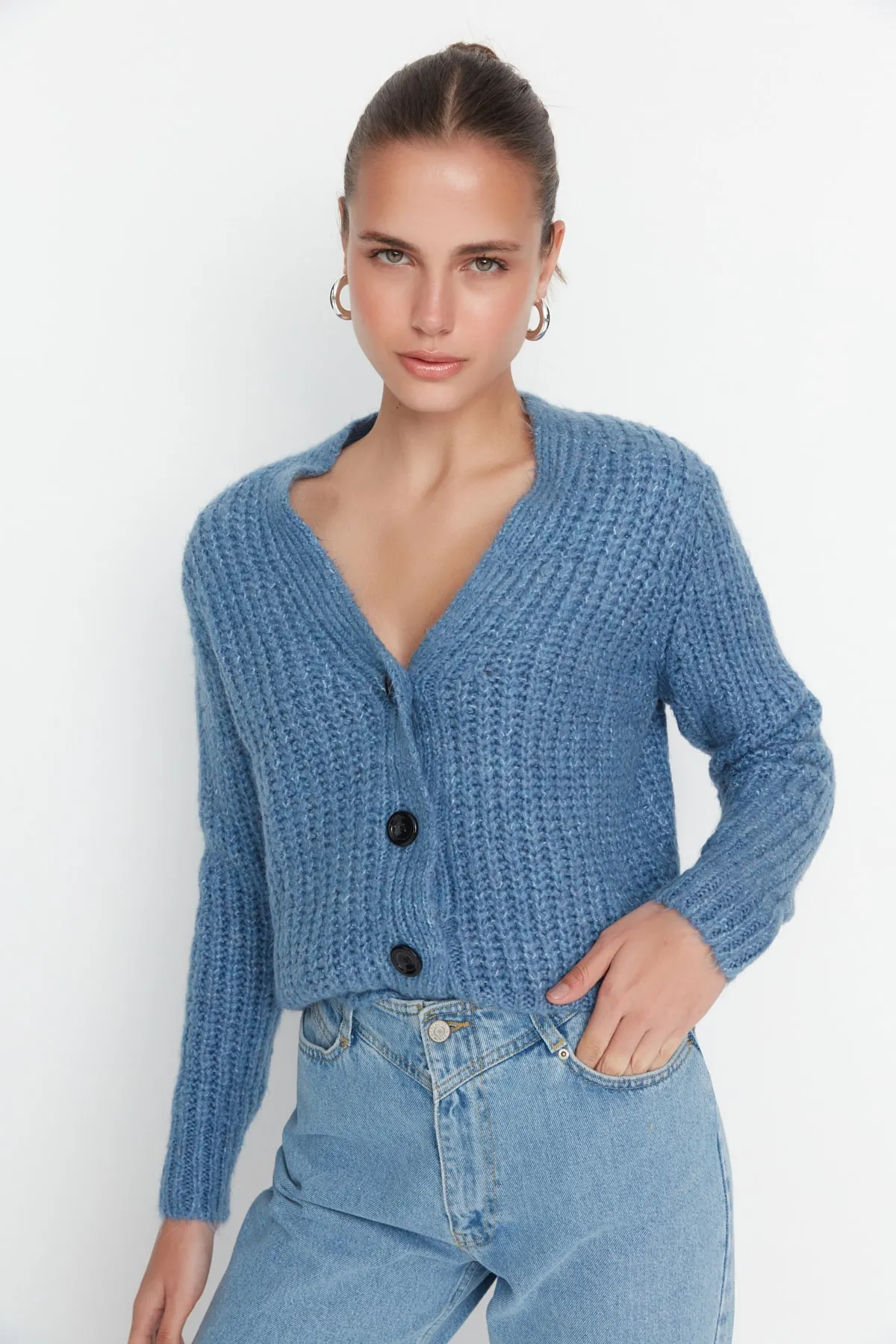 Trendyol Collection  Blaue Basic-Strickjacke mit weicher Struktur TWOAW20HI0214