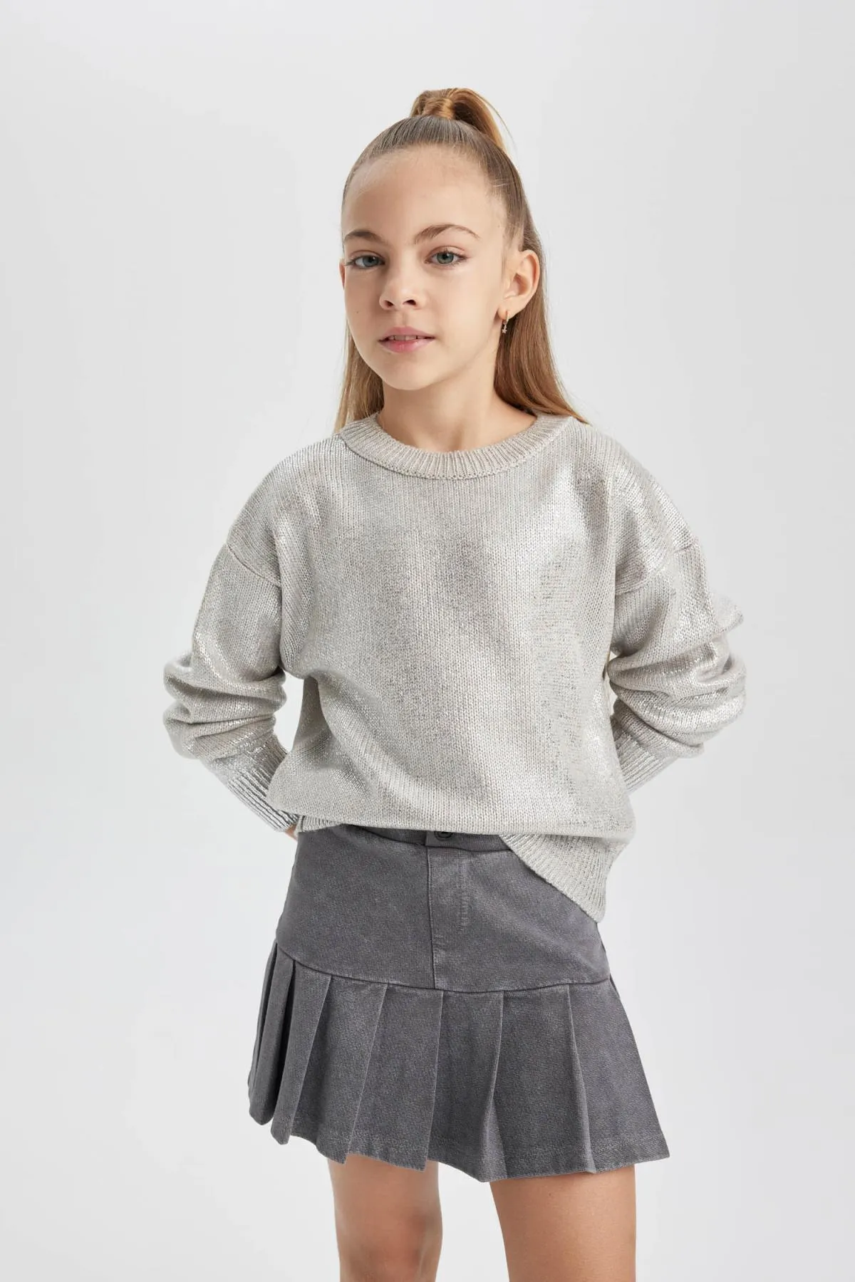 DeFacto  Mädchenpullover mit normaler Passform und Rundhalsausschnitt