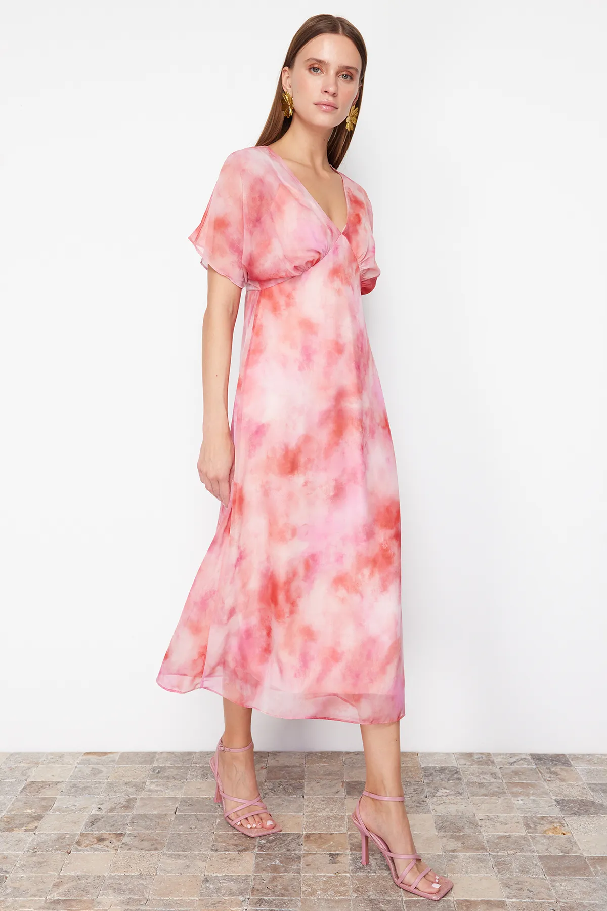 Trendyol Collection  Rosa A-Linien-Maxikleid aus gewebtem Chiffon mit abstraktem Muster TWOSS24EL00812