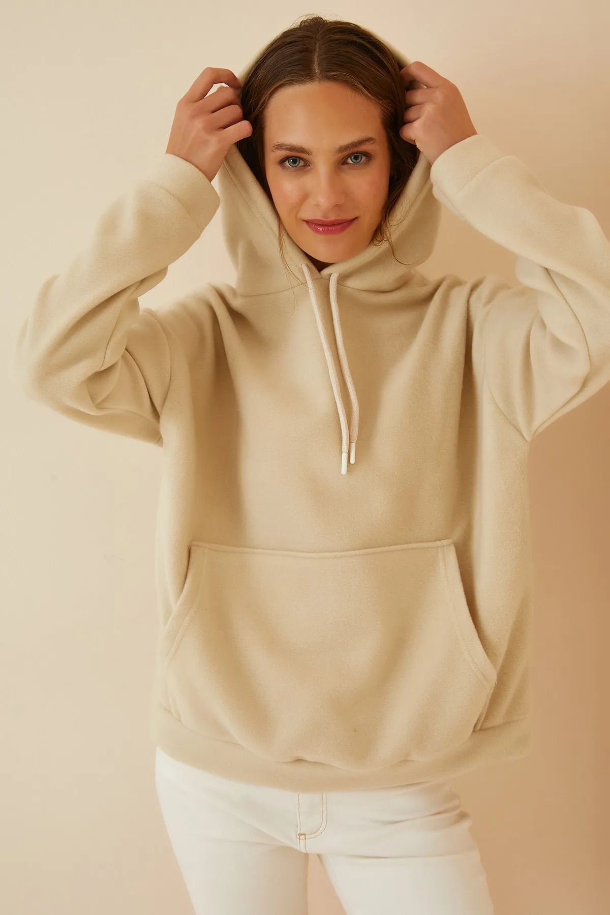 Happiness İstanbul  Cremefarbenes Winter-Fleece-Sweatshirt mit Kapuze für Damen ZV00047