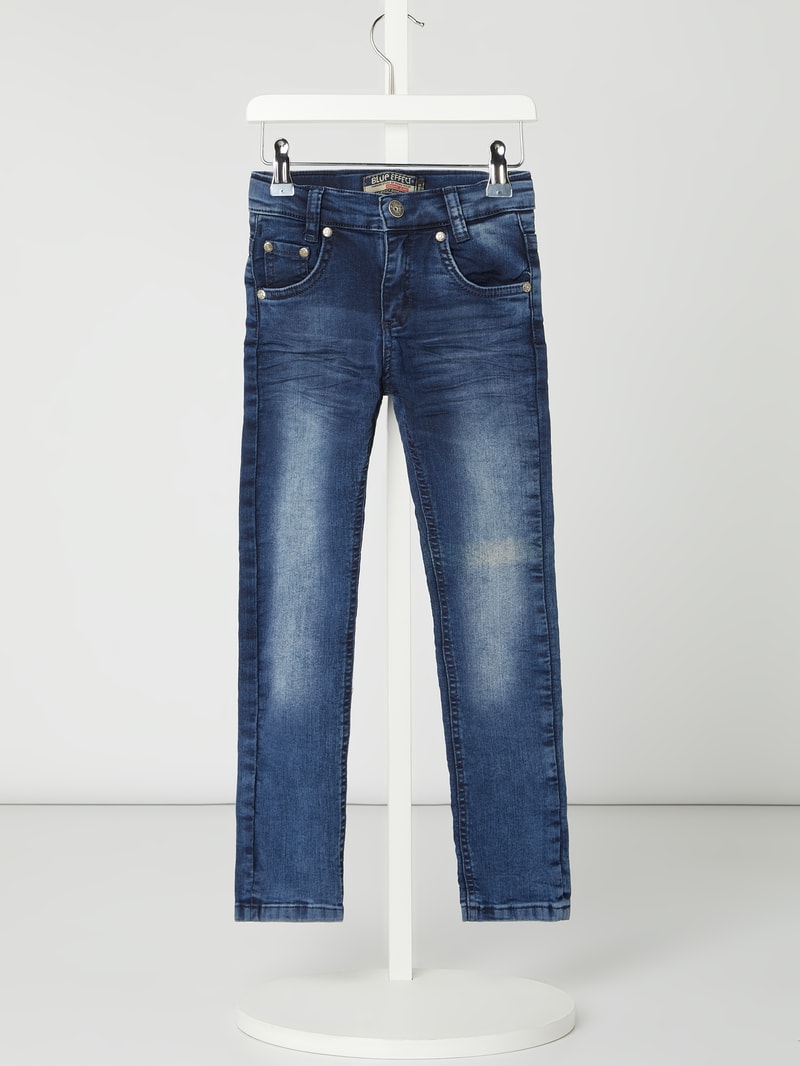 Jeans in schmaler Passform mit Kontrastnähten in jeans
