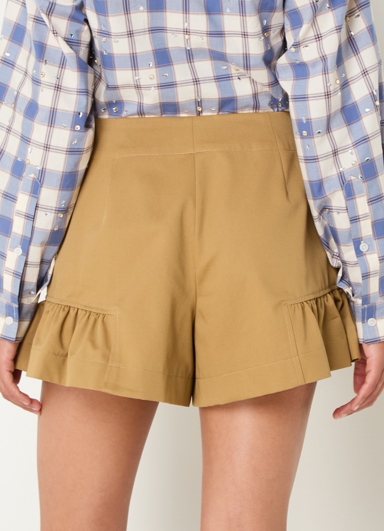 Shorts Sandro de cintura média e corte reto com babados.