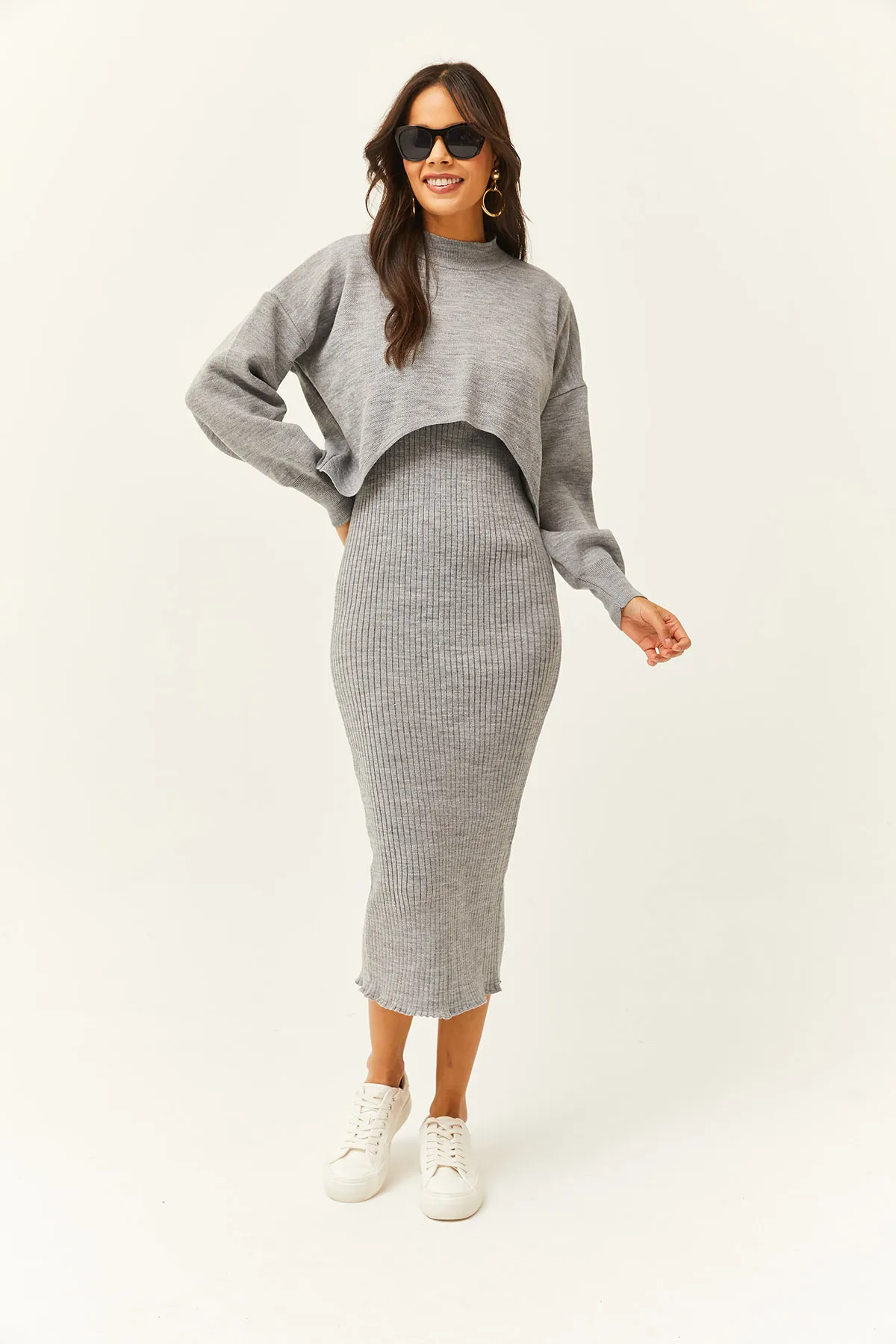 Olalook  Damen-Strickanzug mit grauem Oberteil, bauchfreiem Pullover, Trägerkleid unten, TKM-19000176