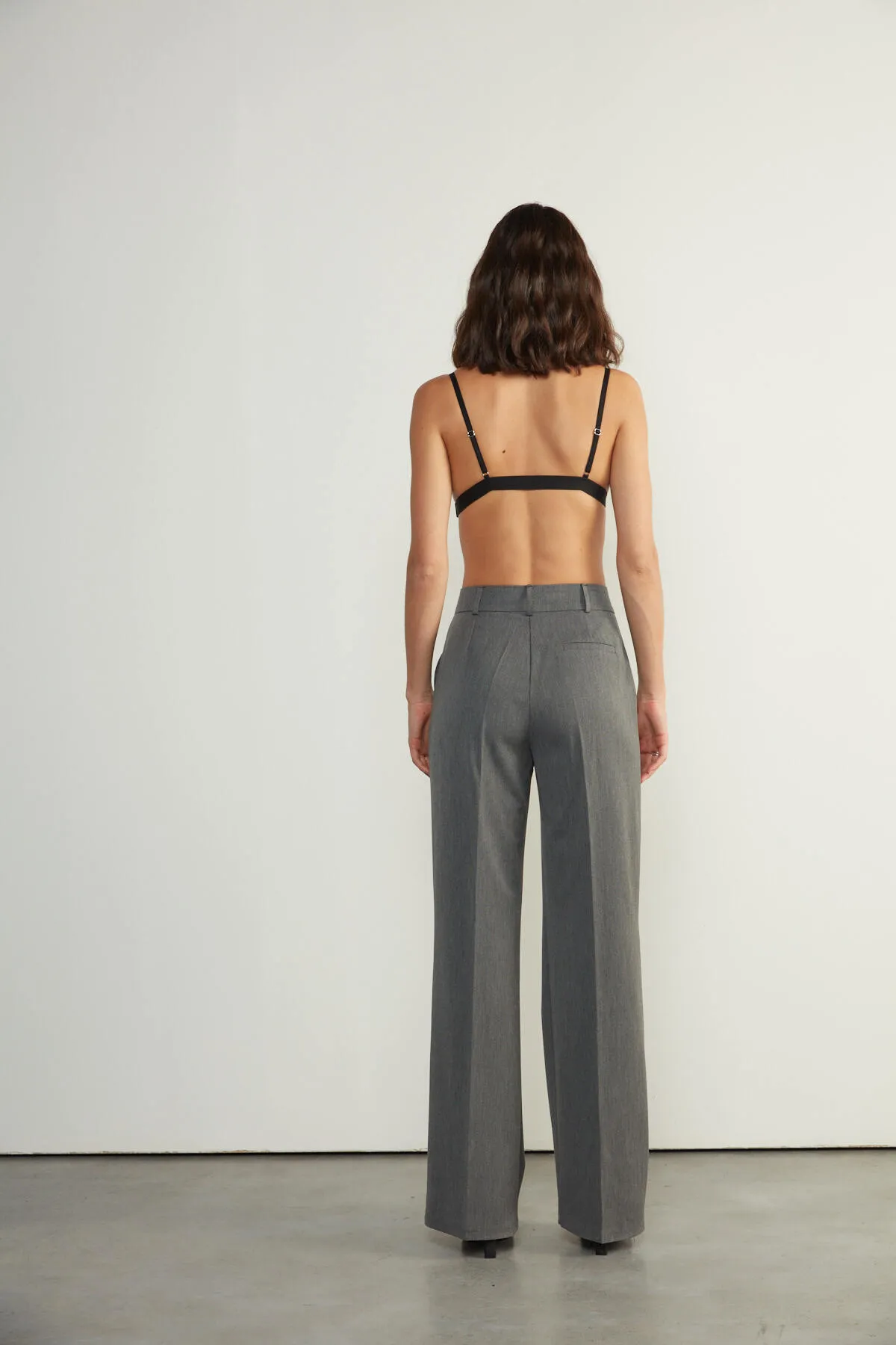 VATKALI  Maskuline Hose mit Abnähern in Grau