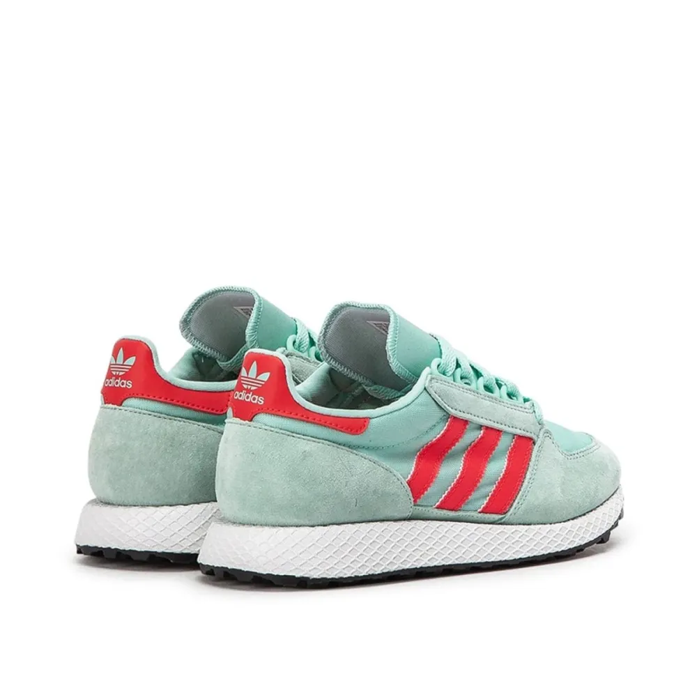 adidas Forest Grove W CG6124 / grün