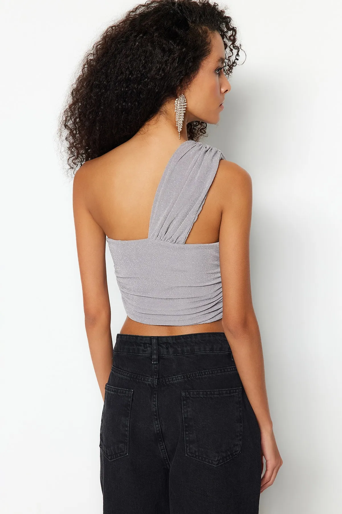Trendyol Collection  Graues, bauchfreies, gefüttertes, glänzendes Strick-Bustier TPRSS23BS00011