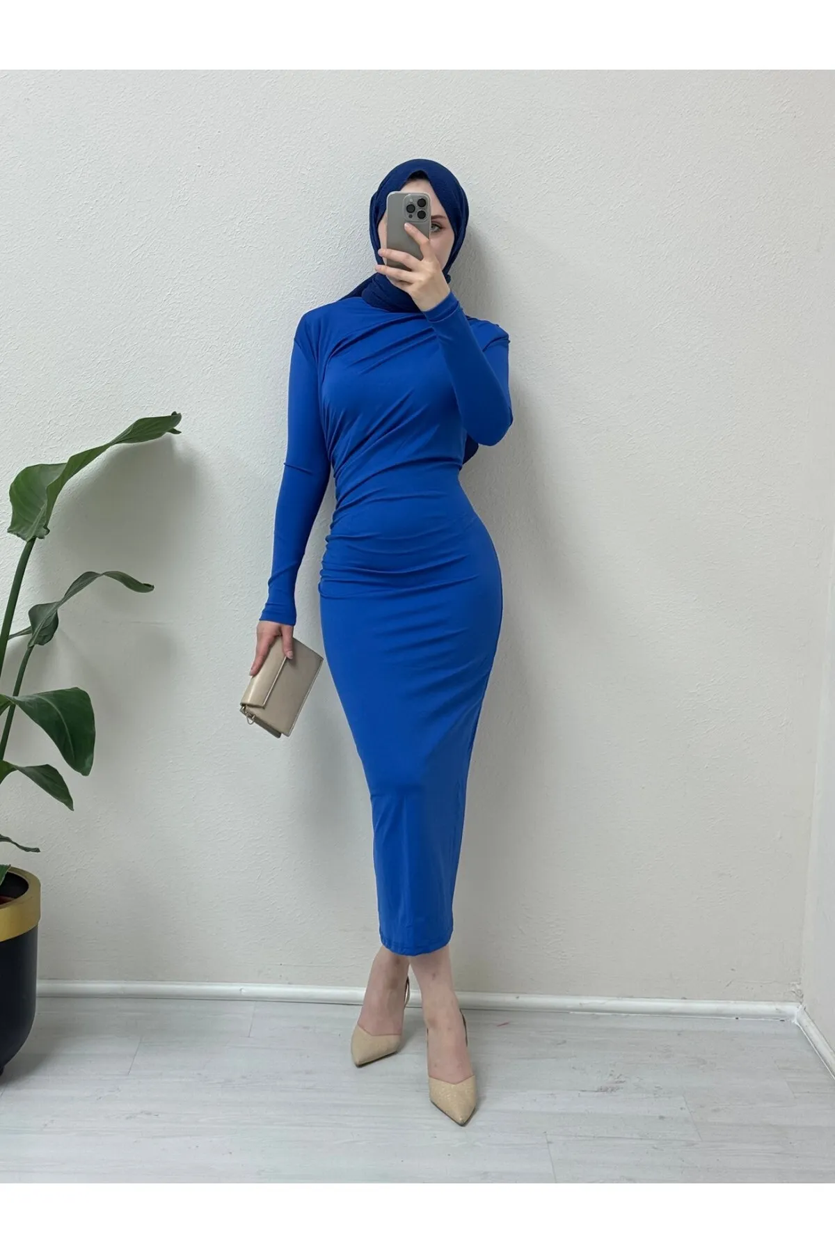 Modamorfo  Langes Skuba-Kleid mit seitlichen Raffungen