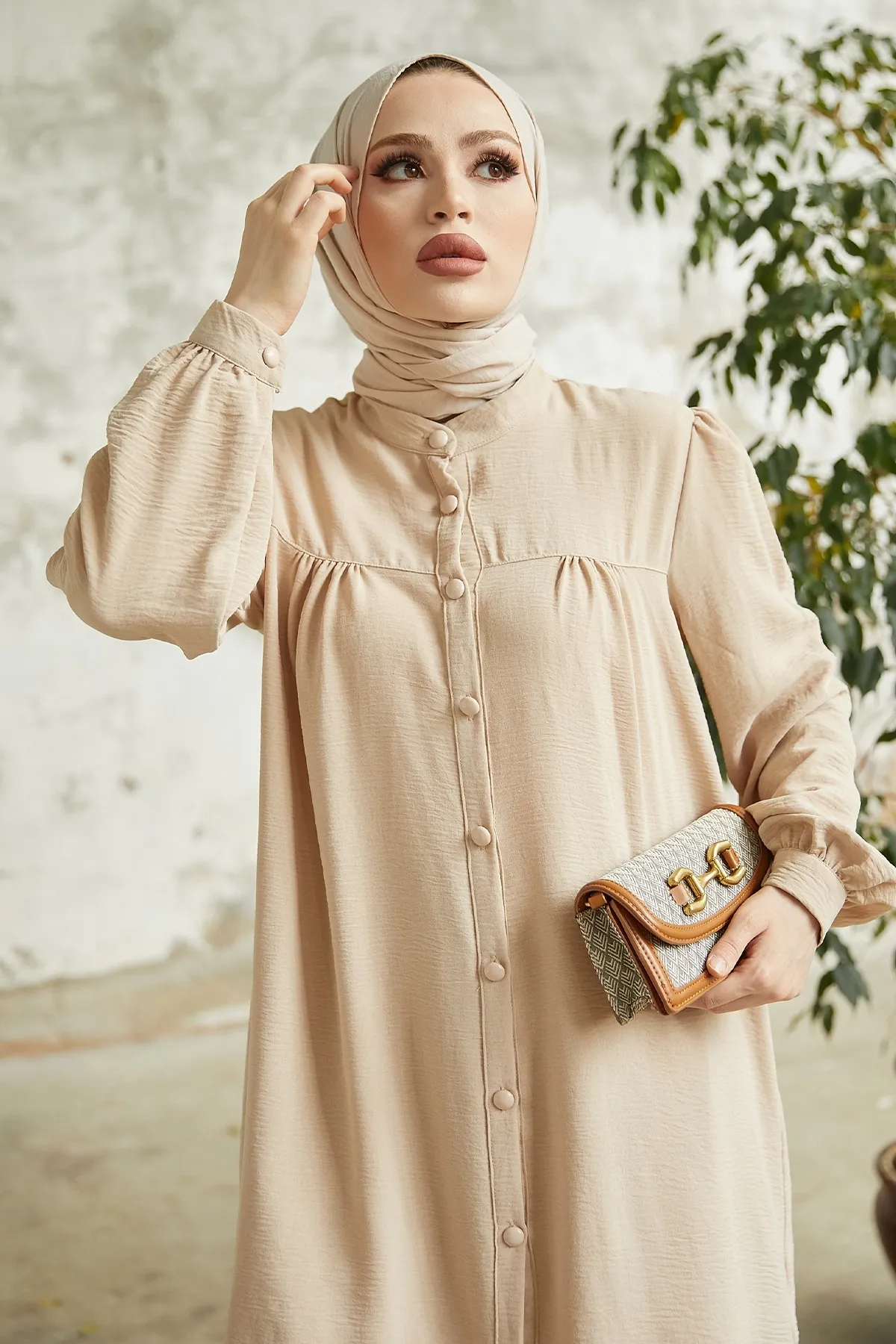 InStyle  Arfa Ayrobin geknöpfter Freizeitanzug – Beige