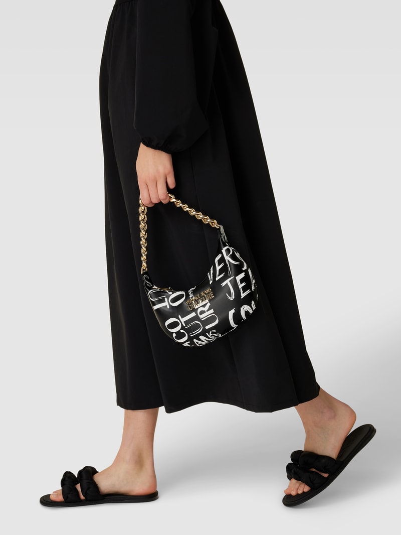 Handtasche mit Label-Print in schwarz