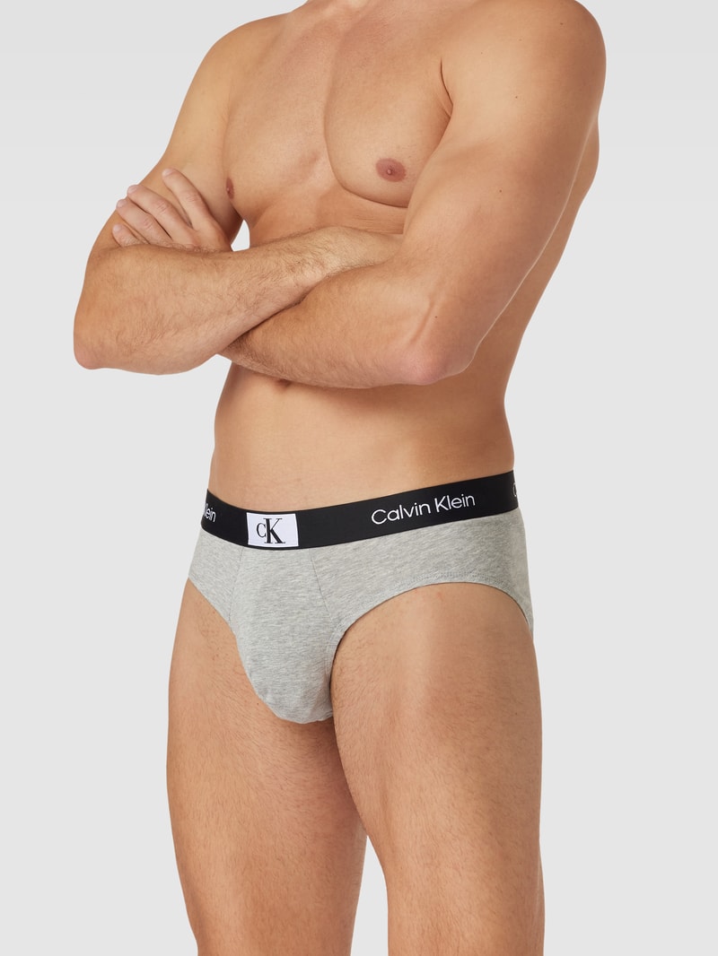 Slip mit Label-Detail in mittelgrau meliert