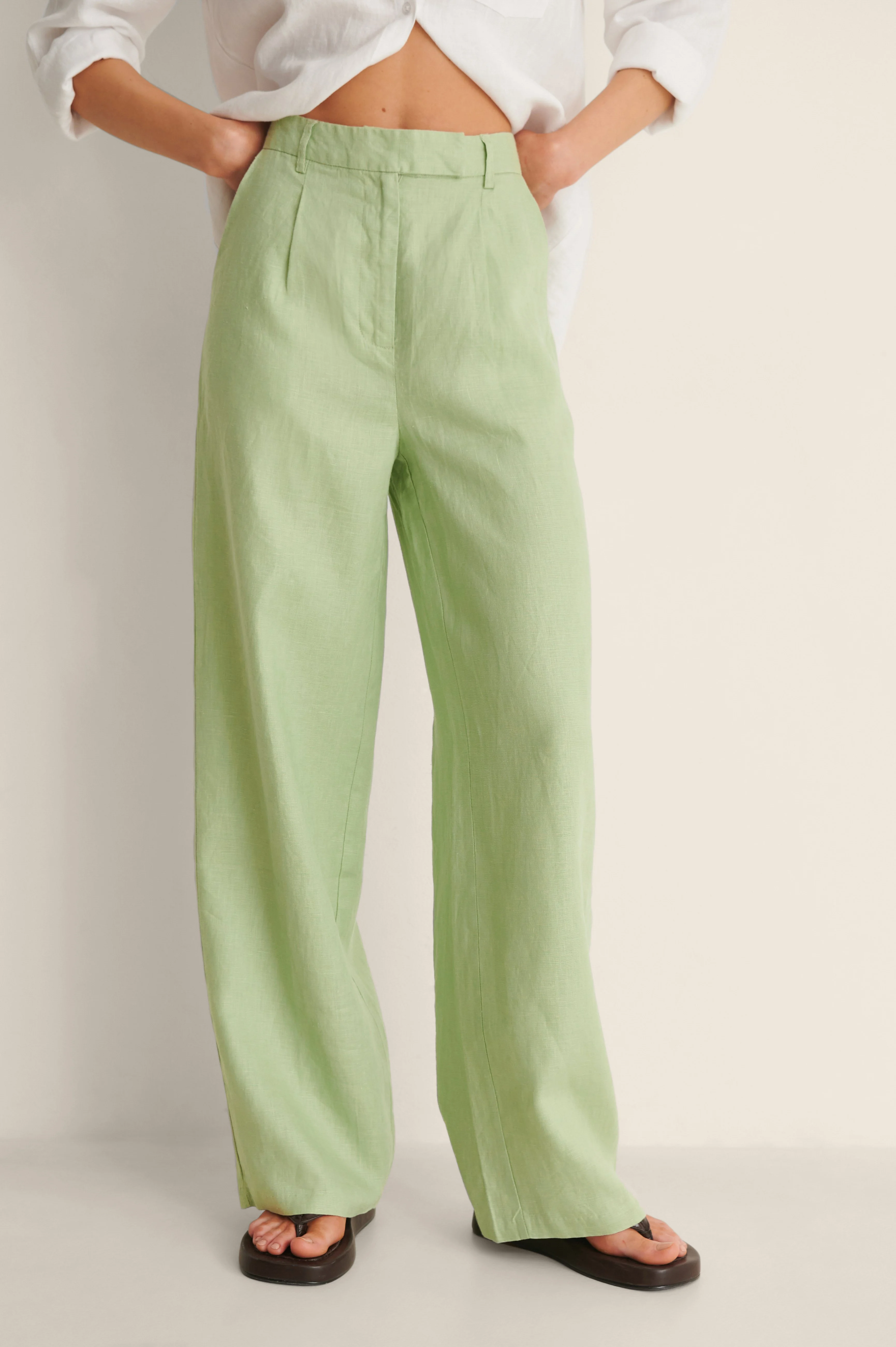 Leinenhose mit weiten Beinen