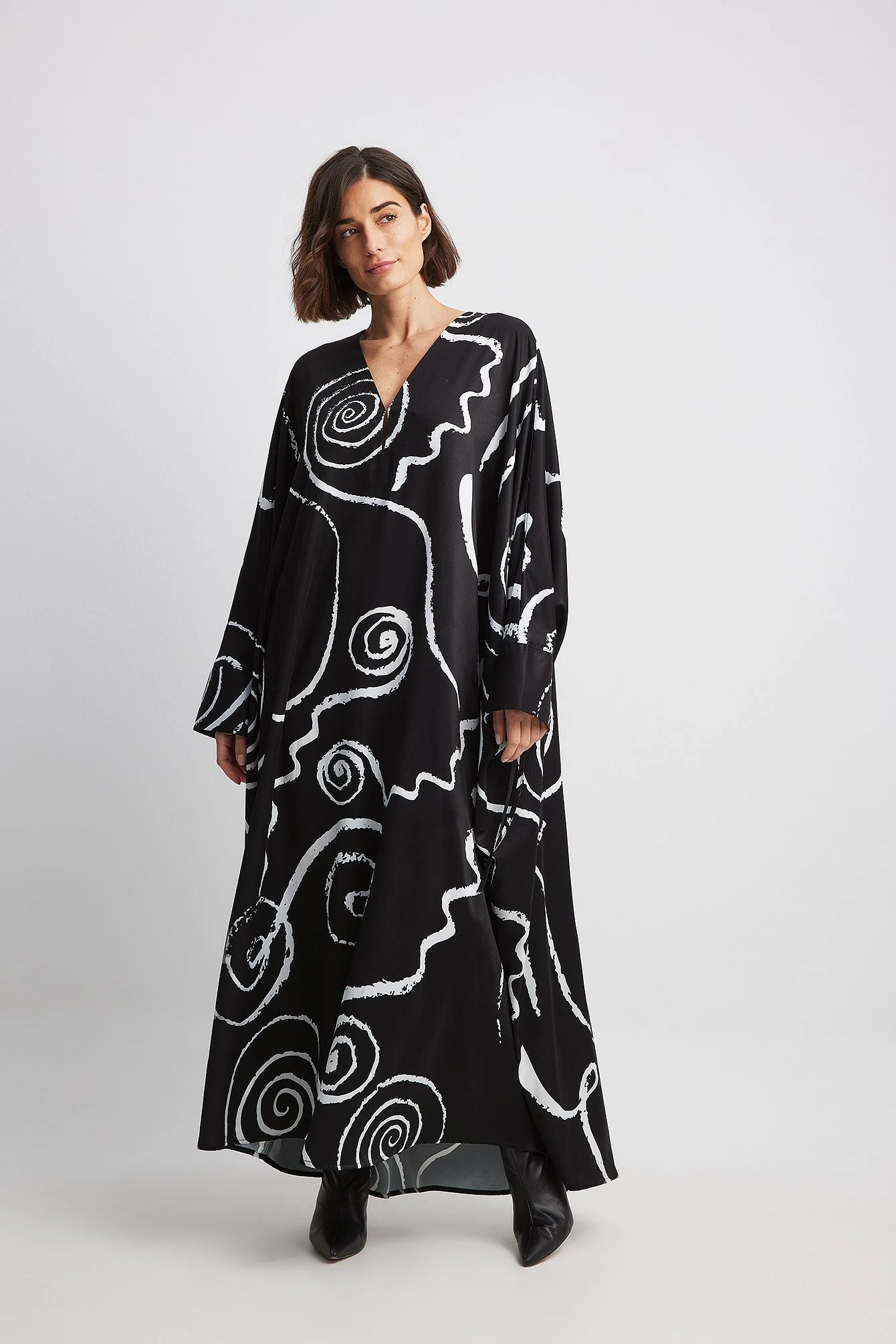 Fließendes Kimono-Maxikleid