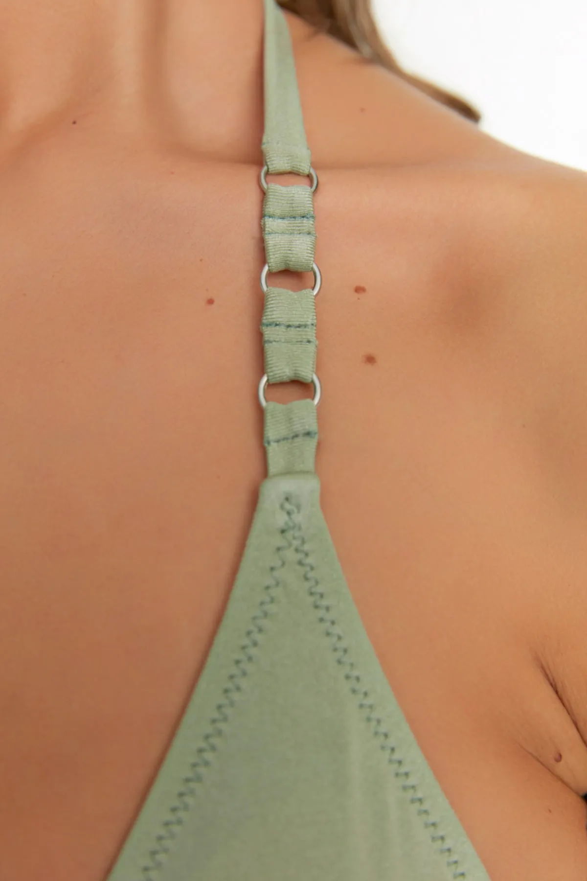Trendyol Collection  Grünes Triangel-Accessoire-Bikinioberteil TBESS22BU0075