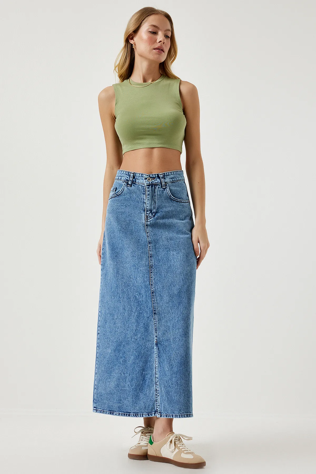 Happiness İstanbul  Hellblauer, langer Jeansrock mit Schlitz für Damen RV00163