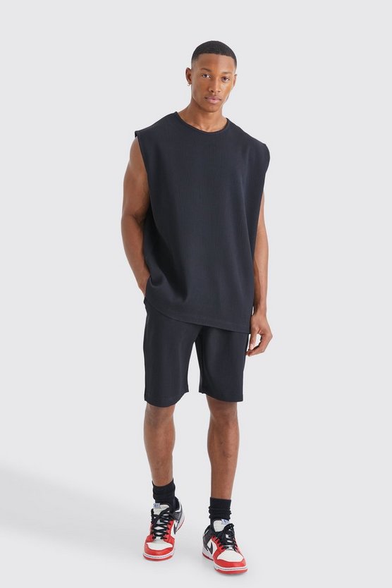 Tanktop und Shorts